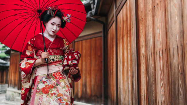 Traditional Korean Fashion Gains Worldwide Appeal